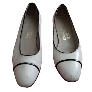 Vintage Salvatore Ferragamo Flats size 8.5 AA